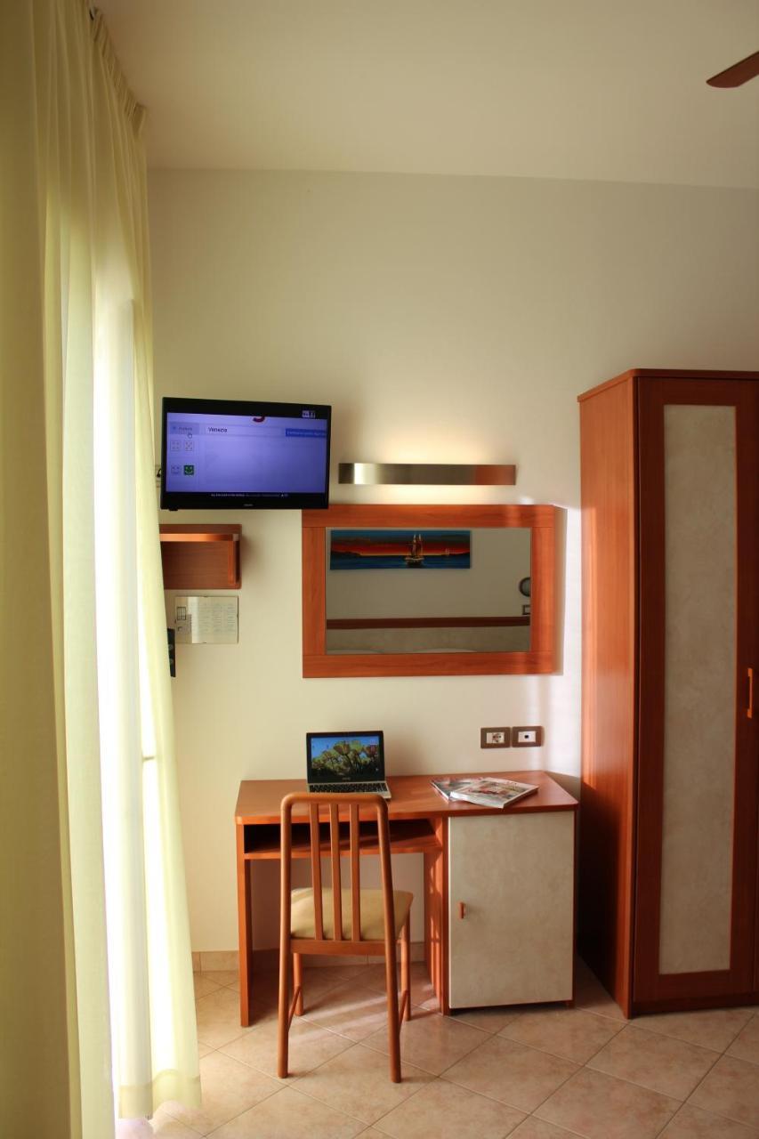 Hotel Ivana Misano Adriatico Luaran gambar