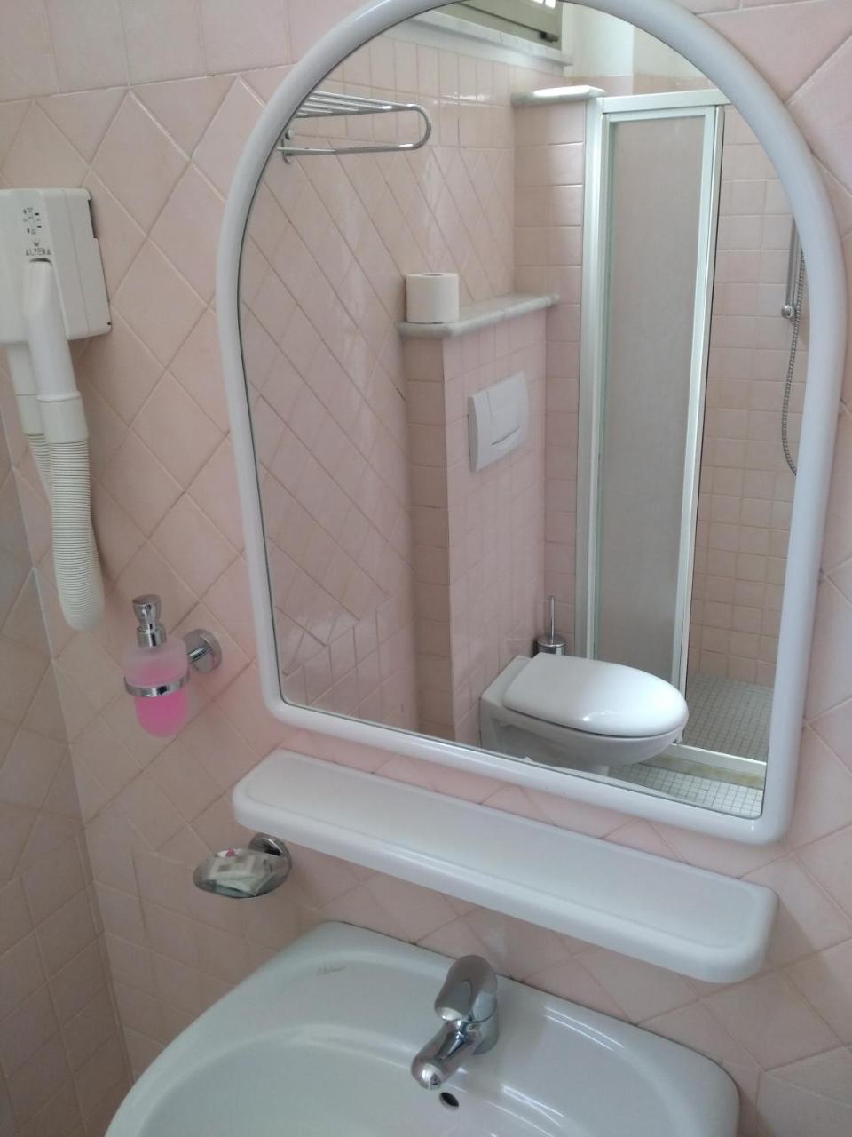 Hotel Ivana Misano Adriatico Luaran gambar
